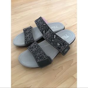 JBU Sport Women’s 6 Wildflower Slide Sandals